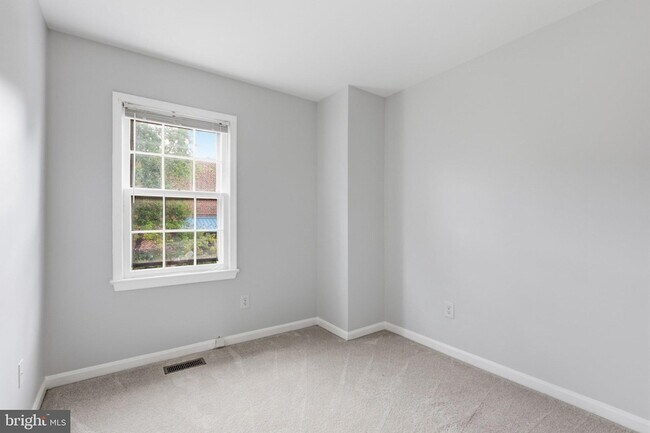 Building Photo - 8013 Dayspring Ct