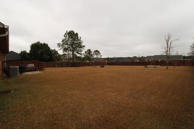 Building Photo - Popular Linwood Plantation - 3/2, huge fen...