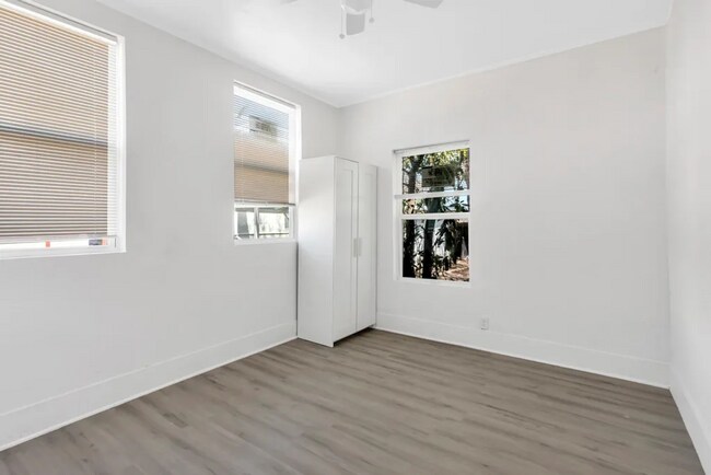 Building Photo - 2105 Walnut St