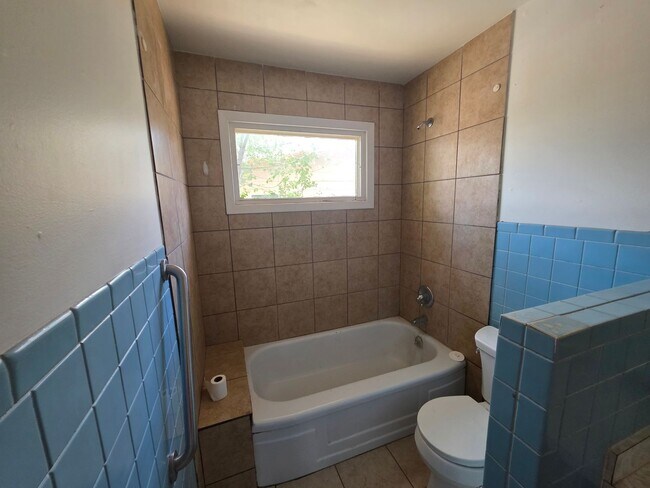 Building Photo - 3 Bed / 1 Bath Gem with Fenced Yard & Carport!