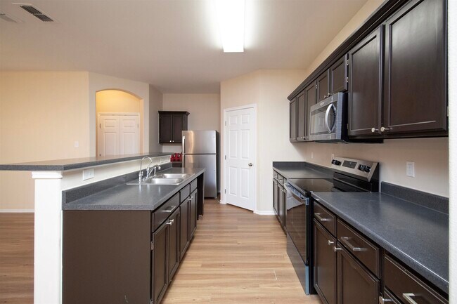 Building Photo - 4426 Gloria Dr