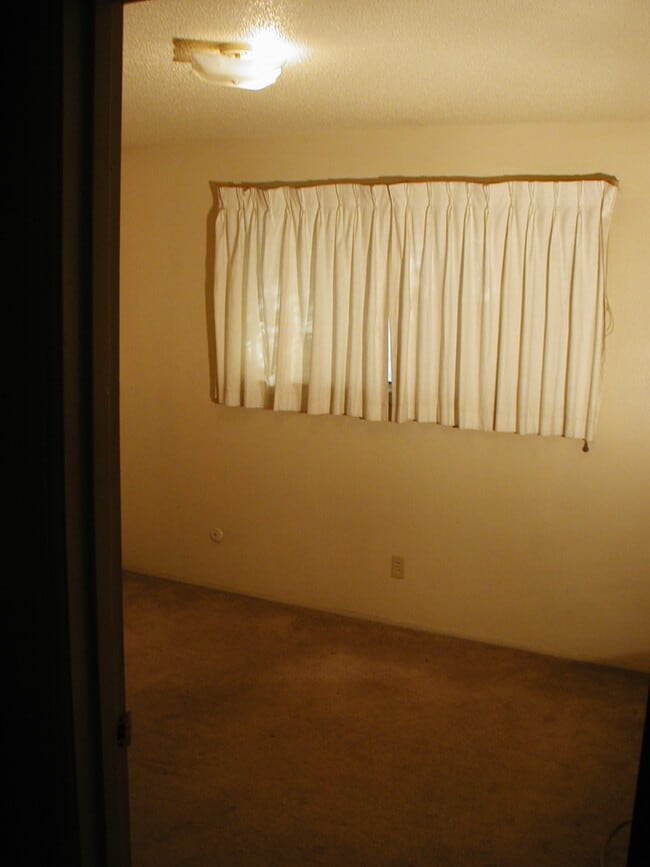 1 OF THE 2 BEDROOMS - 4220 N First St