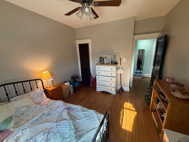 Building Photo - 1349 W 41st St