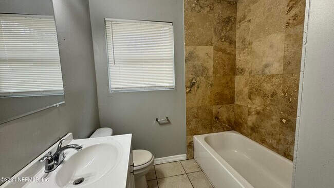 Building Photo - 6947 Clovis Rd