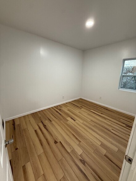 Building Photo - 241 Franklin Way