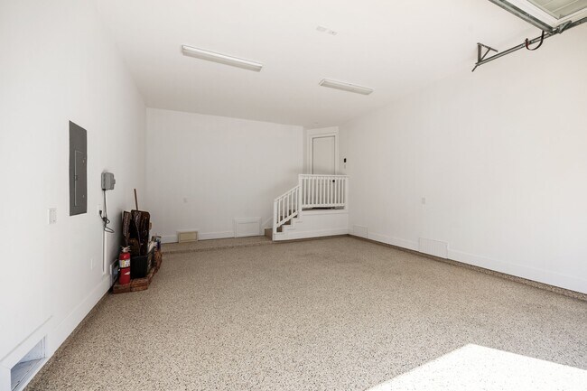 Building Photo - 14008 Mem Reserve Pl