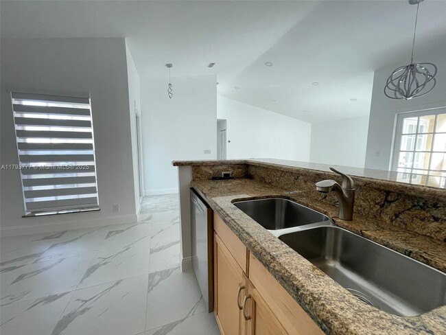 Building Photo - 211 E Riverbend Dr