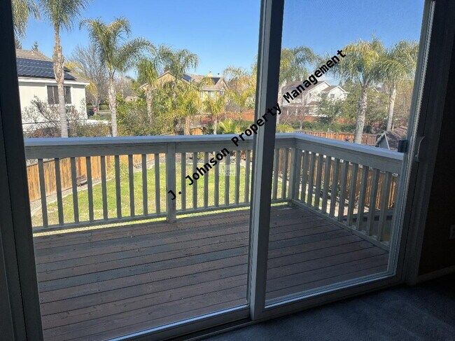 Building Photo - Large Pet Friendly Home!