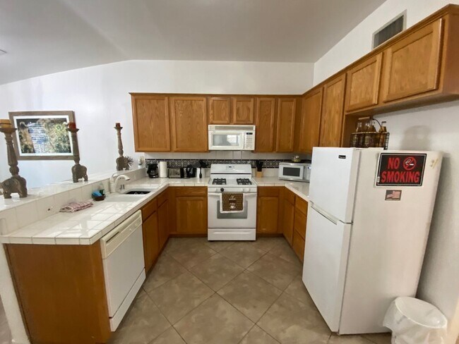 Building Photo - Gated Community of Grand Island in Seven Oaks 2 BD 2 BA Gorgeous House