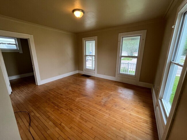 Building Photo - 804 S Memorial Dr