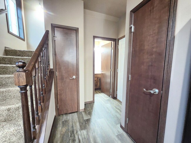 Building Photo - Charming 2-Bedroom Townhome in South Side ...