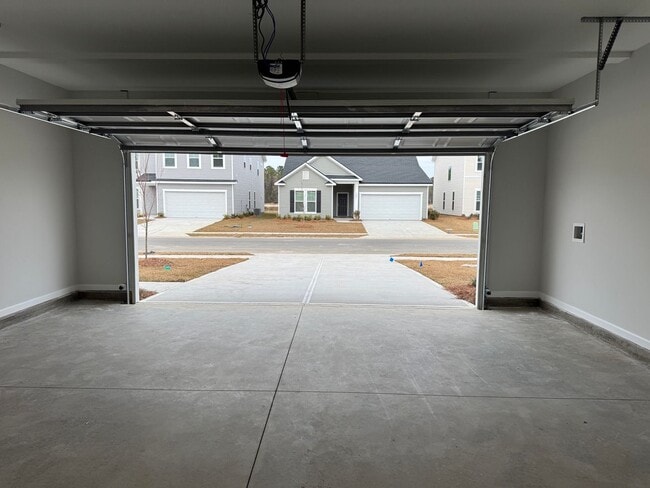 Building Photo - Brand New 4 bedroom home!!