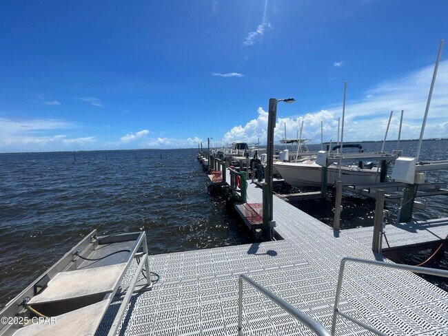 Building Photo - 2100 W Beach Dr