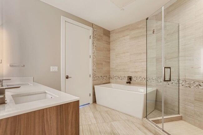 Building Photo - 1BD, 1.5BA Lakehouse Condo on the 6th Floor