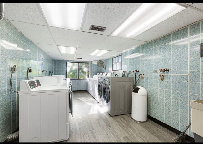 Building Photo - 450 Plum Creek Dr