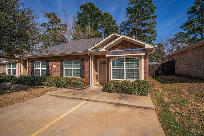 Building Photo - 1612 Stanley Drive