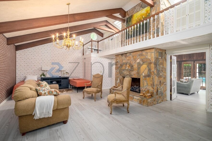 Building Photo - 615 Pinecrest Dr