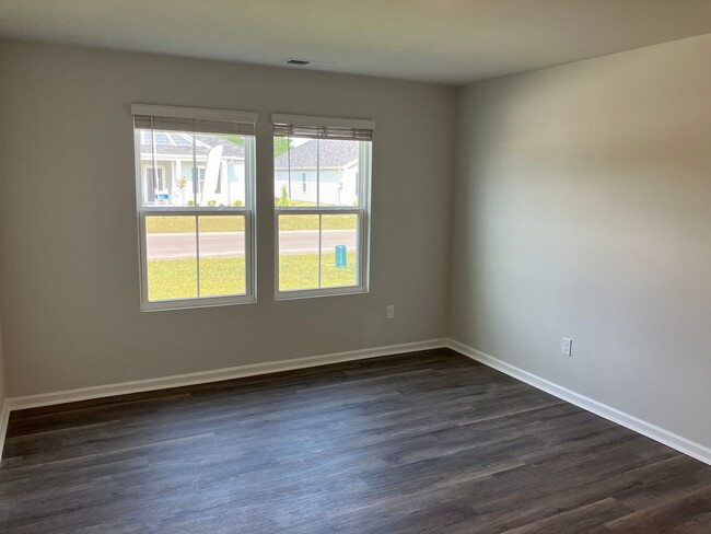 Building Photo - 3 Bedroom 2 Bathroom House- Groves at Sout...