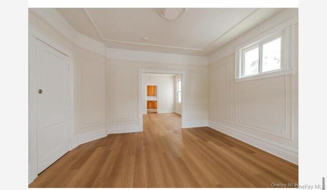 Building Photo - 959 Van Nest Ave