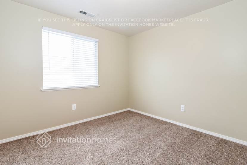 Building Photo - 18511 E Country Club Dr