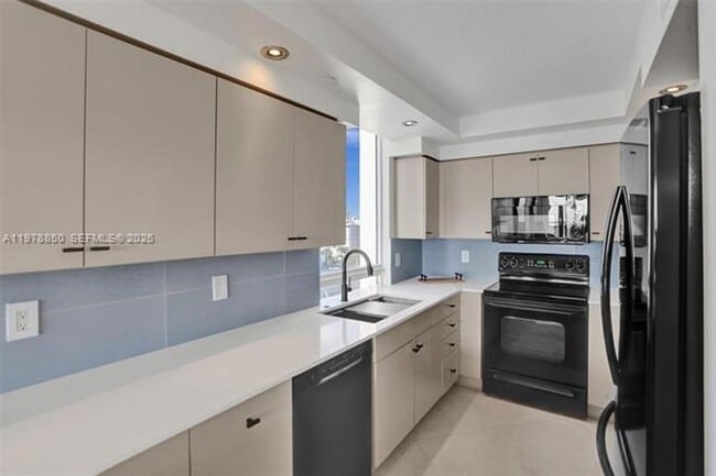 Building Photo - 6917 Collins Ave