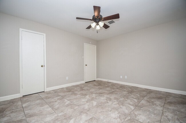 Building Photo - 13607 Elm Ct