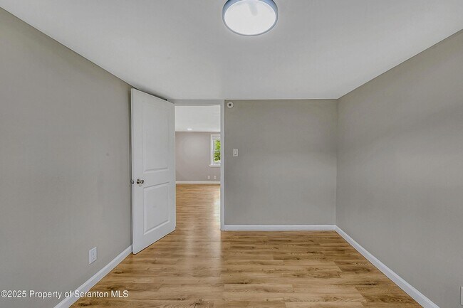 Building Photo - 664 Laurel Dr