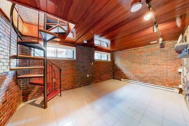 Building Photo - 71 Lubec St