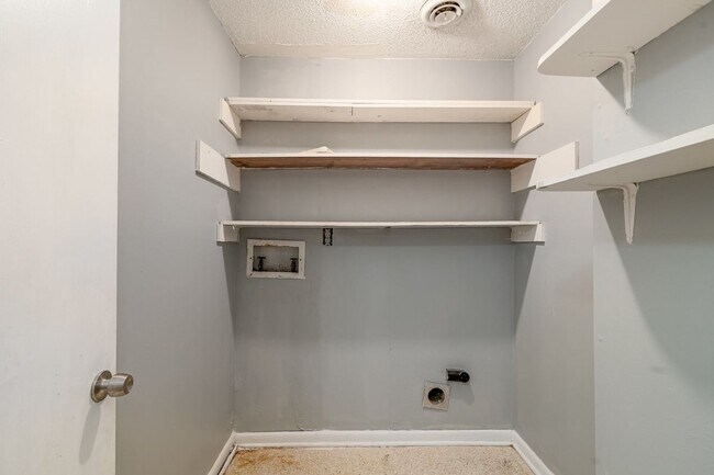 Building Photo - 5510 Country Dr