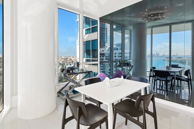 Building Photo - 100 South Pointe Dr