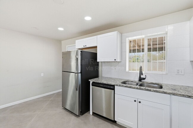 Building Photo - 5113 E Bellevue St