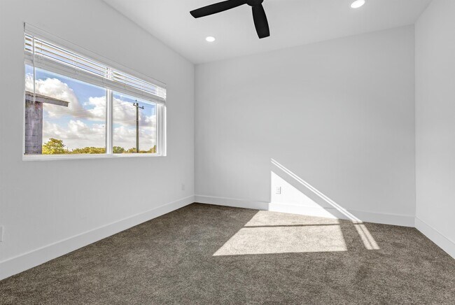 Building Photo - 3012 Alpha Ct