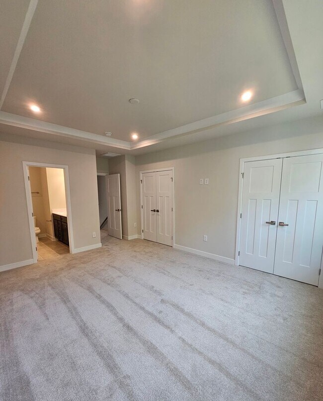 Building Photo - Forest Pines 3 bedroom 3.5 bath