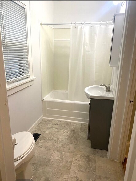 Building Photo - 718 Brown St