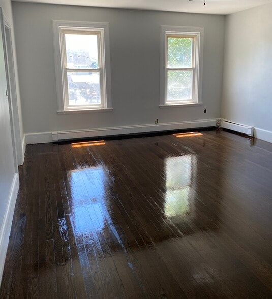 Living room - 98 Broadway