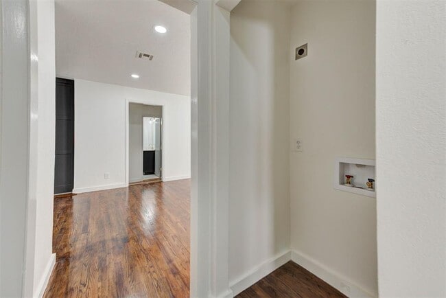 Building Photo - 1202 Windsor Way