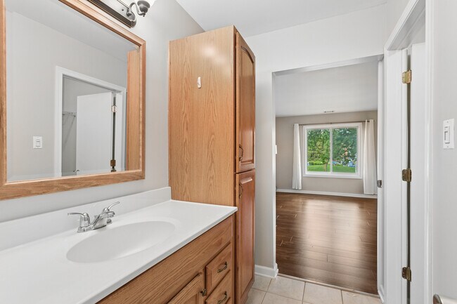Building Photo - 7510 Farmingdale Dr