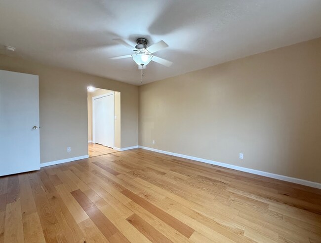 Building Photo - 6590 Delmonico Dr