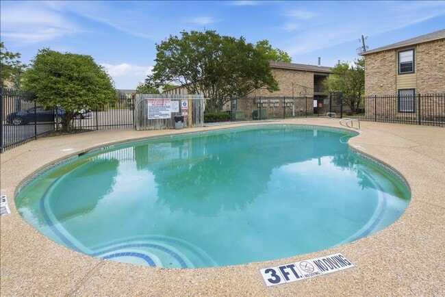 Building Photo - 1214 Baylor Ave