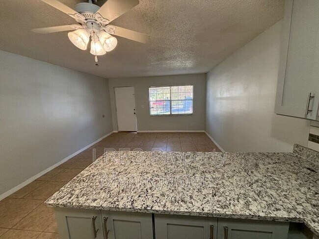 Building Photo - 1031 Columbia Ave