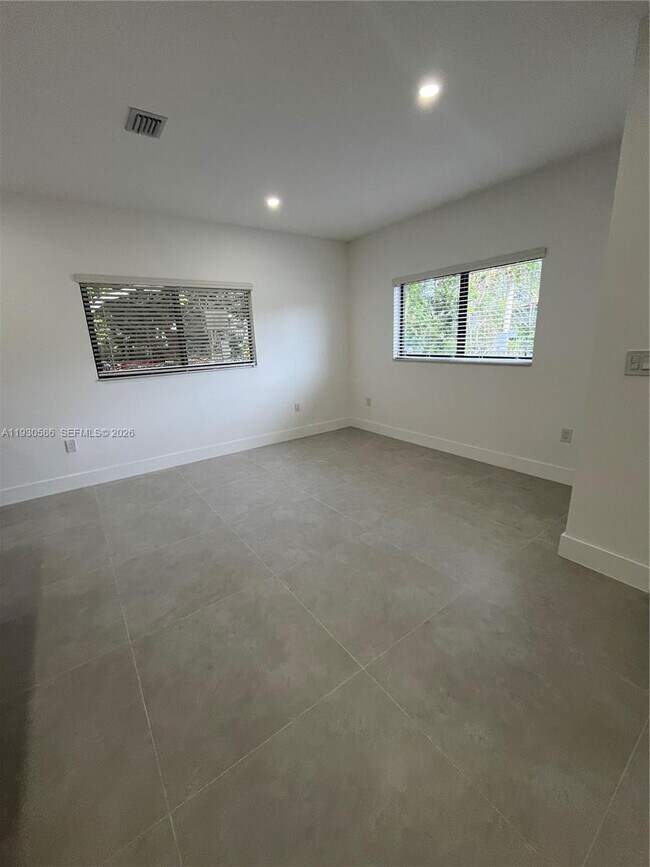 Building Photo - 119 NW 5th Ave