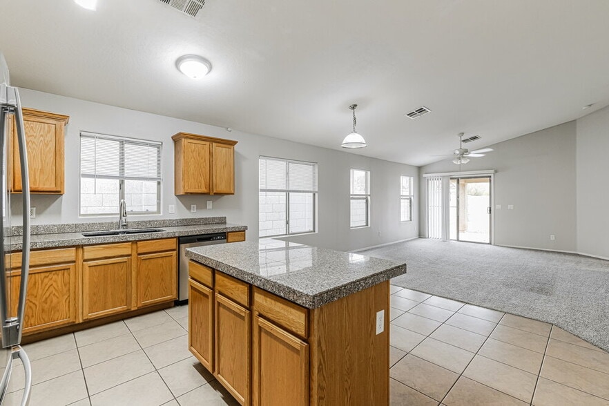 Building Photo - 7814 S 72nd Ln