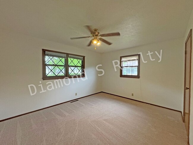 Building Photo - Charming 3 bedroom home close to Cooper So...