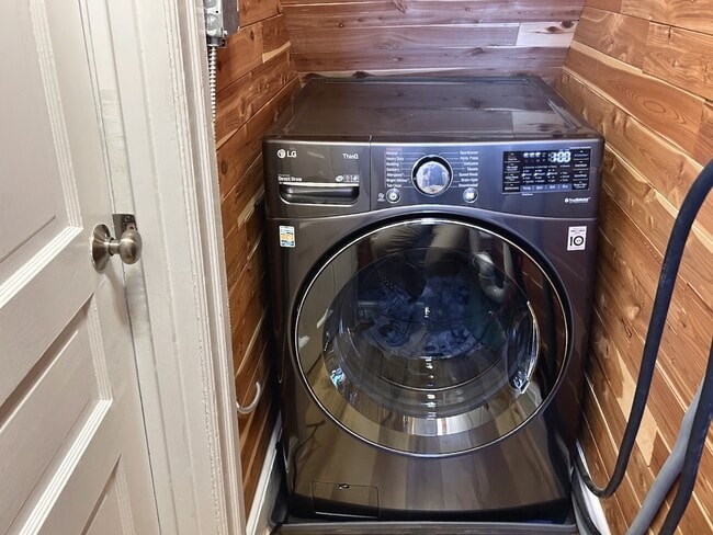 Building Photo - 131 Pensdale St