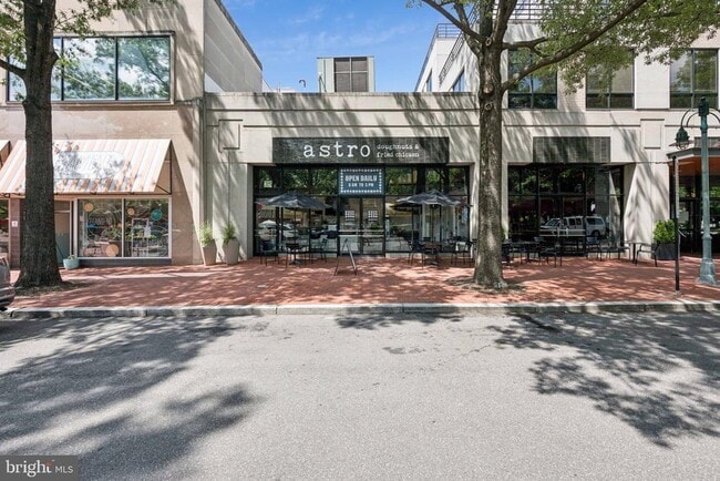 Building Photo - 3013 S Columbus St