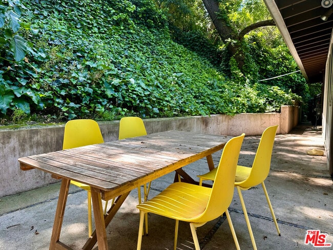 Building Photo - 8350 Lookout Mountain Ave