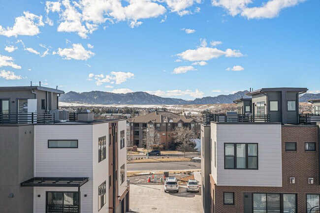 Building Photo - 2663 Nicholas Wy