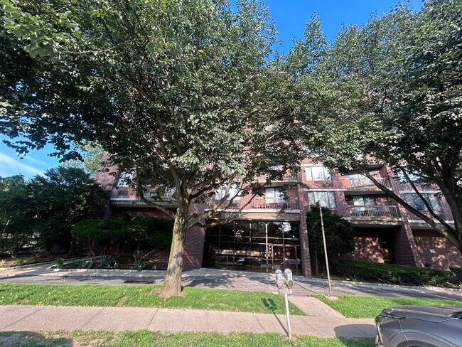 Primary Photo - 777 N MacQuesten Pkwy