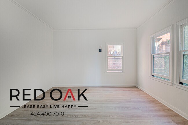 Building Photo - 314 1/4 N Mariposa Ave