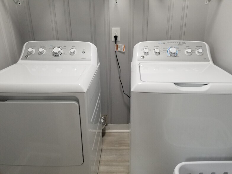 washer/dryer - 15 Motor Rd